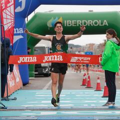 Paul McGrath vuela para ser campeón de España en Zaragoza