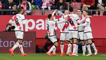 Camello e Isi celebran el 1-2 en Montilivi.