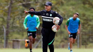 Luego de la salida de Hernán Darío Herrera de Atlético Nacional, Pedro Sarmiento estuvo encargado de su primera práctica como técnico interino.