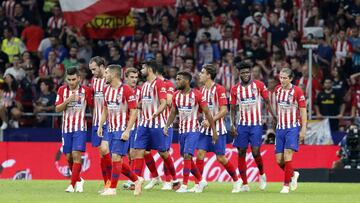 Los jugadores del Atlético celebran uno de los tres goles anotados ante el Huesca.
