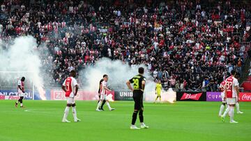 Clásico entre Feyenoord y Ajax queda suspendido