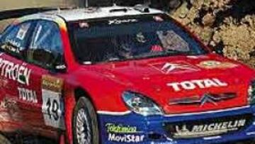 <b>ACOSO AL LÍDER.</B> Carlos Sainz está a sólo dos puntos del líder del Mundial, Richard Burns, así que podría salir de Nueva Zelanda en esa privilegiada posición.