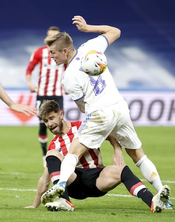 Yeray Álvarez y Toni Kroos.