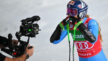 Italy's Sofia Goggia reacts after crossing the finish line of the women's super G race, part of the FIS Alpine Ski World Cup 2025-2026 in Soldeu on March 1, 2026. (Photo by Lionel BONAVENTURE / AFP)