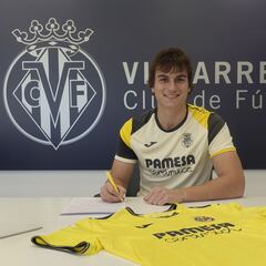 Slavy es cedido al Villarreal B