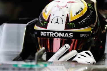 Vettel nicks pole in Singapore with stunning qualifying lap