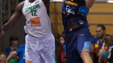 Willy Hernangómez con Sené.