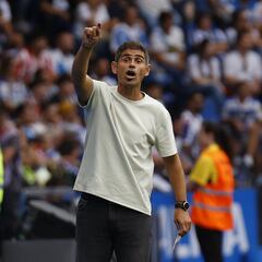 Antonio Hidalgo recibe a ‘su’ Huesca en la cresta de ola