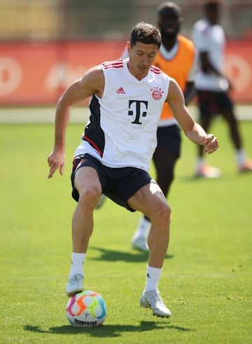 Lewandowski at training