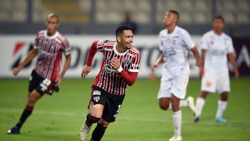 Brazil's Sao Paulo Luciano celebrates after scoring a goal against Peru's Ayacucho during their Sudamericana Cup group stage first leg football match at the Nacional stadium in Lima, on April 7, 2022. (Photo by ERNESTO BENAVIDES / AFP)