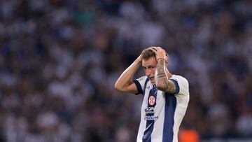 Talleres' Chilean forward Bruno Barticciotto reacts during the Argentine Professional Football League Tournament 2024 'Cesar Luis Menotti' football match between Talleres de Cordoba and Newell's Old Boys at the Mario Alberto Kempes stadium in Cordoba, Argentina on December 15, 2024. (Photo by Diego LIMA / AFP)