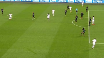 Trappier est&aacute; en fuera de juego en el primer gol del Tottenham.