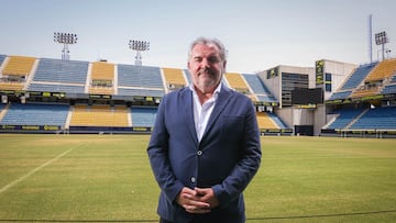 Manuel Vizcaíno, presidente del Cádiz CF, posa para AS en el estadio Nuevo Mirandilla.