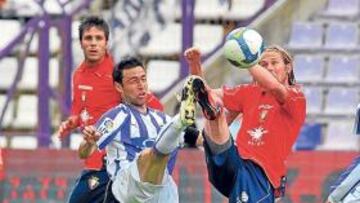 <b>PELEADO.</b> En un partido sin muchas ocasiones, cada balón fue disputado con mucha intensidad.