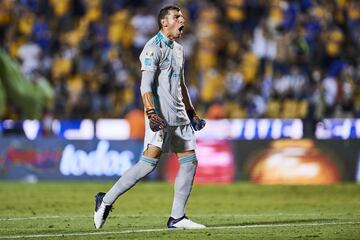 El arquero argentino llegó a México en el 2014, desde entonces solamente ha pertenecido al equipo de Tigres, convirtiéndose en un ídolo del equipo.