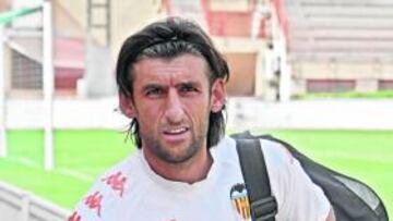 <b>APARTADO. </b>Angulo est¨¢ trabajando al margen con Unai Emery como le pas¨® con Koeman.