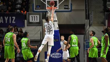 Alen Omic, pívot del Joventut ante el Tofas Bursa.
