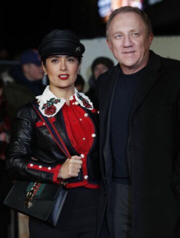 Salma Hayek posa con su marido Francois-Henri Pinault.