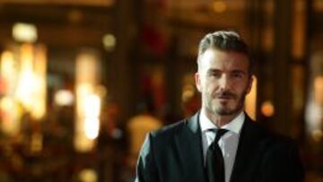 El exjugador inglés David Beckham en la alfombra roja durante una cena benéfica en el marco del Festival de Cine de Singapur. (Photo by Suhaimi Abdullah/Getty Images)