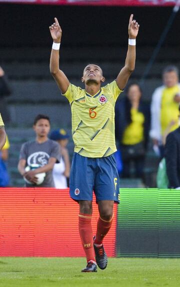 Colombia vence a Panamá en el estadio El Campín en amistoso de preparación para la Copa América de Brasil.