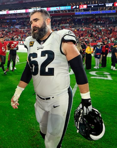 Pieza central de la línea ofensiva de los Philadelphia Eagles durante más de una década, el hermano del también célebre Travis Kelce se retiró a los 36 años. Sus logros incluyen formar parte de un equipo campeón de la Super Bowl, ser siete veces seleccionado para la Pro Bowl y seis para el equipo All-Pro.