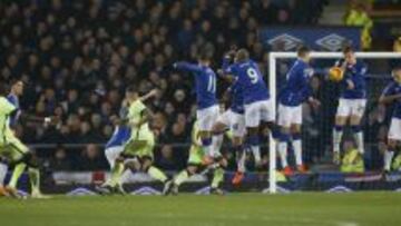 El Everton toma ventaja ante el City pese al gol de Jesús Navas