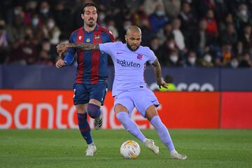 Campa?a y Dani Alves.