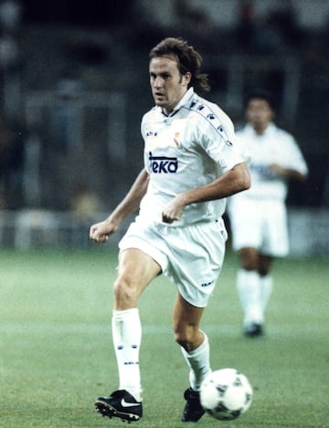Vistió la camiseta del Real Madrid la temporada 1995-96. Jugó en el Mallorca cinco temporadas desde 1998 hasta 2003. 
