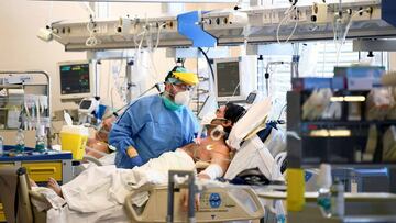 A medical staff member is seen next to a patient suffering from the coronavirus disease (COVID-19) in the intensive care unit at the Circolo hospital in Varese, Italy April 9, 2020. REUTERS/Flavio Lo Scalzo