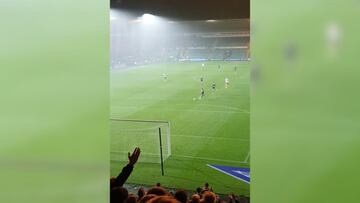 La agónica jugada que se hizo viral por los charcos de la cancha