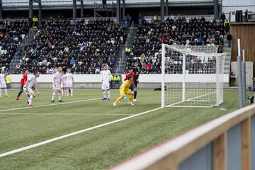 1-3.El portero Teitur Gestsson marcó el tercer gol en propia puerta tras un lanzamiento de Isco.