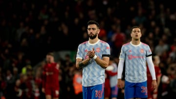 LIVERPOOL, ENGLAND - APRIL 19: Bruno Fernandes of Manchester United applauds the fans after the Premier League match between Liverpool and Manchester United at Anfield on April 19, 2022 in Liverpool, England. (Photo by Ash Donelon/Manchester United via Getty Images)