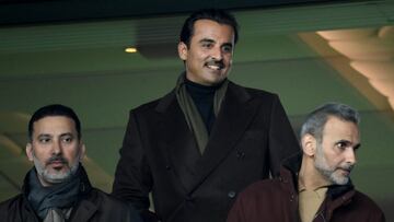 El emir de Qatar Sheikh Tamim bin Hamad al-Thani viendo el encuentro de Champions entre el PSG y el Bayern.