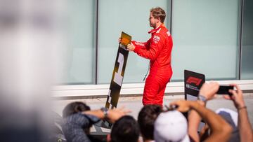 F1 - CANADA GRAND PRIX 2019
VETTEL Sebastian (ger), Scuderia Ferrari SF90, portrait changing his FIA 2nd place finishing sing to pit in front of the 44 HAMILTON Lewis (gbr), Mercedes AMG F1 GP W10 Hybrid EQ Power+ during the 2019 Formula One World Cham