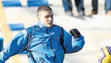 <b>GANAS Y ESTILO. </b>El letón pisó ayer ya el césped azulón y lo hizo con ganas y su habitual estilo.