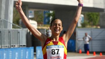 Marta Galimany celebrando la medalla de plata en el Medio Marat&oacute;n de los Juegos del Mediterr&aacute;neo de Tarragona en 2018.