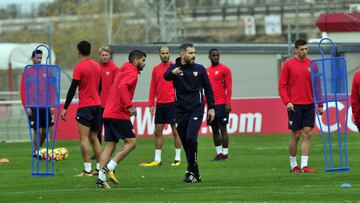 Enzo Maresca en su primer entrenamiento con el Sevilla.