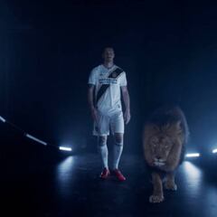 Ibra no tiene abuela: la humildad no va con él, pero el ADN sí