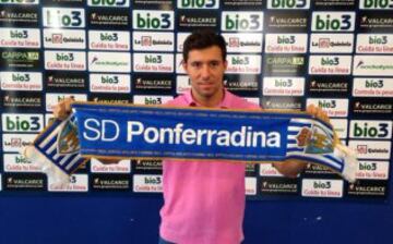 La Ponferradina presentó a Alberto Domínguez como nuevo jugador.