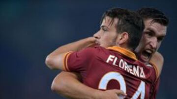 Strootman celebra un gol junto a Florenzi.