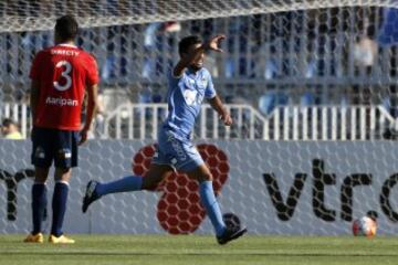 El jugador de Universidad Católica, Leandro Sosa, centro, celebra su gol contra O'Higgins.