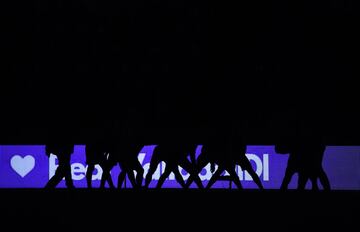 Desde las 19:30 el estadio Jos¨¦ Zorrilla se qued¨® sin luz, pero volvi¨® cuarto de hora antes de empezar el partido. Responsables de mantenimiento estuvieron trabajando a toda prisa para solucionar el problema.