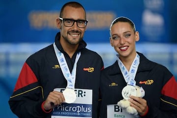 Silver medallists Spain's Emma Garcia Garcia and Pau Ribes Culla pose on the podium after competing in the Mixed Artistic Swimming duet technical final on August 15, 2022 during the LEN European Aquatics Championships in Rome. (Photo by Filippo MONTEFORTE / AFP) (Photo by FILIPPO MONTEFORTE/AFP via Getty Images)