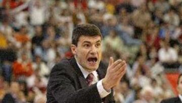 <b>EN RECUPERACIÓN.</b> El técnico del Tau sabrá pronto su puede regresar a los banquillos.