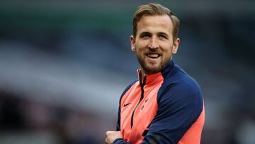 (FILES) In this file photo taken on May 2, 2021, Tottenham Hotspur's English striker Harry Kane warms up ahead of the English Premier League football match between Tottenham Hotspur and Sheffield United at Tottenham Hotspur Stadium in London. - Totte