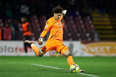 Guillermo Ochoa no conoce la victoria con la Salernitana