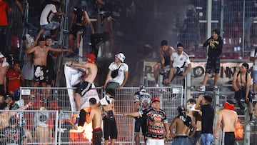 Futbol, Huachipato vs Colo Colo.
Supercopa 2024.
Hinchas de Colo Colo queman el estadio durante el partido contra Huachipato por la Supercopa realizado en el estadio Nacional.
Santiago, Chile.
11/02/2024
Felipe Zanca/Photosport
Football, Huachipato vs Colo Colo.
Supercopa 2024
Colo ColoÕs fans cheer during the game against Huachipato for the Supercopa match at the Nacional stadium in Santiago, Chile.
02/11/2024
Felipe Zanca/Photosport