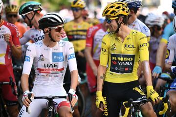 Team UAE Emirates rider Slovenia's Tadej Pogacar (L) wearing the best young's white jersey and Team Jumbo rider Slovenia's Primoz Roglic wearing the overall leader's yellow jersey wait prior to the start of the 14th stage of the 107th edition of the Tour de France cycling race, 197 km between Clermont-Ferrand and Lyon, on September 12, 2020. (Photo by Marco Bertorello / AFP)