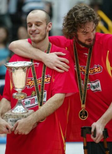 Carlos Jim谷nez y Pau Gasol.