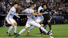 Marcelo, intentando irse de hasta tres jugadores del Celta durante el 2-2 del Real Madrid en Bala&iacute;dos. 